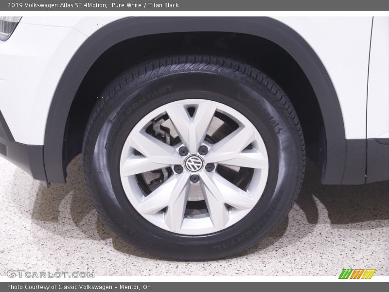 Pure White / Titan Black 2019 Volkswagen Atlas SE 4Motion