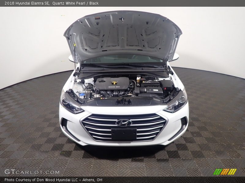 Quartz White Pearl / Black 2018 Hyundai Elantra SE