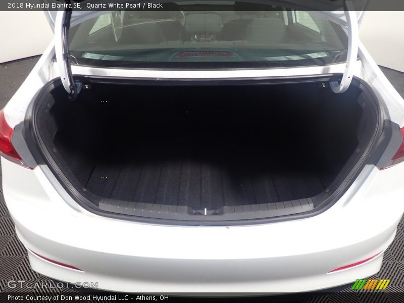 Quartz White Pearl / Black 2018 Hyundai Elantra SE