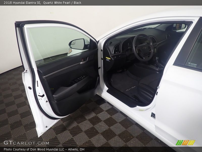 Quartz White Pearl / Black 2018 Hyundai Elantra SE