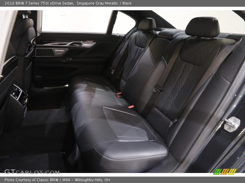 Singapore Gray Metallic / Black 2019 BMW 7 Series 750i xDrive Sedan
