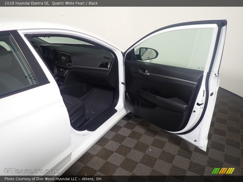 Quartz White Pearl / Black 2018 Hyundai Elantra SE