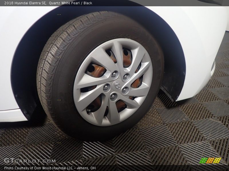 Quartz White Pearl / Black 2018 Hyundai Elantra SE