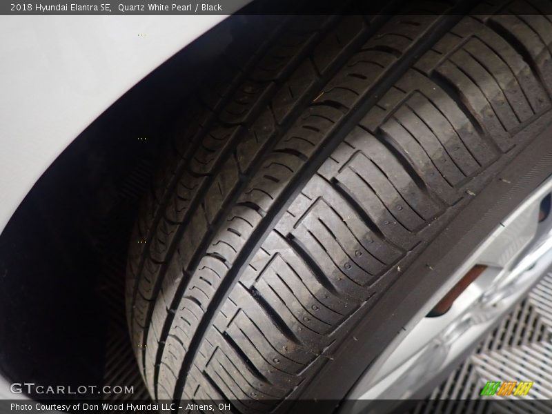 Quartz White Pearl / Black 2018 Hyundai Elantra SE
