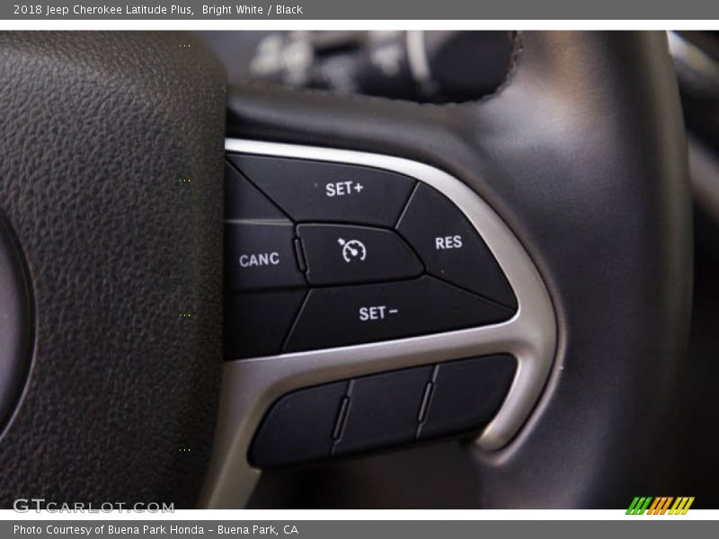 Bright White / Black 2018 Jeep Cherokee Latitude Plus