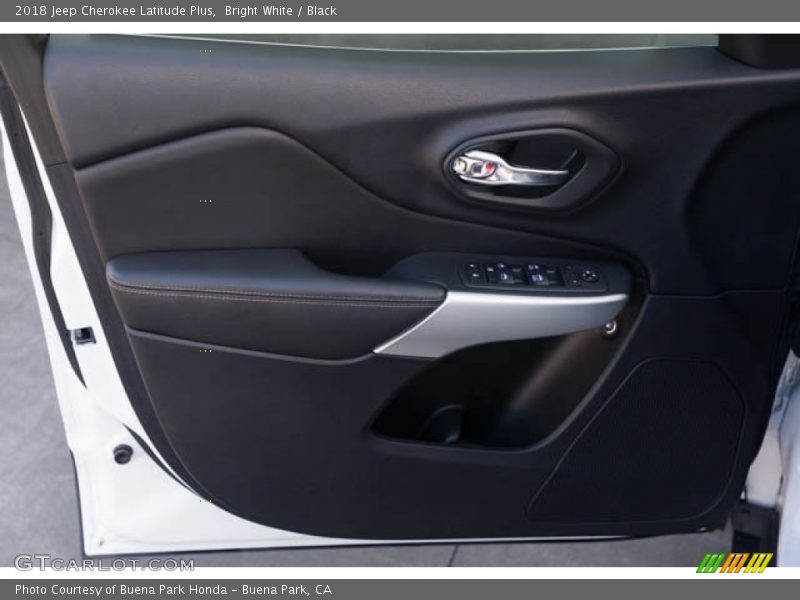 Bright White / Black 2018 Jeep Cherokee Latitude Plus