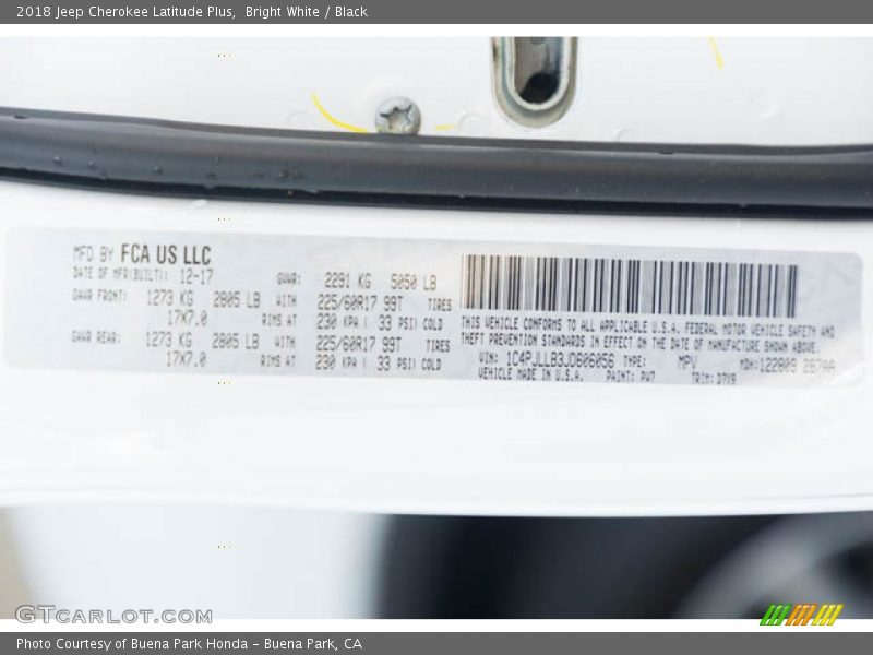 Bright White / Black 2018 Jeep Cherokee Latitude Plus