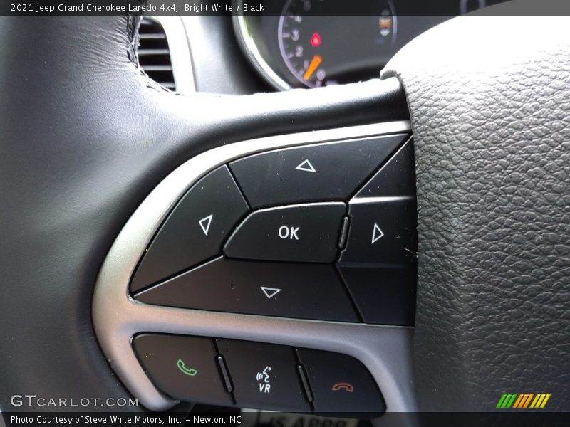 Bright White / Black 2021 Jeep Grand Cherokee Laredo 4x4