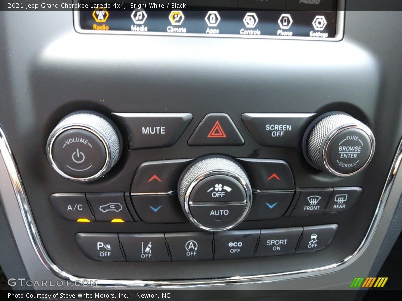 Bright White / Black 2021 Jeep Grand Cherokee Laredo 4x4