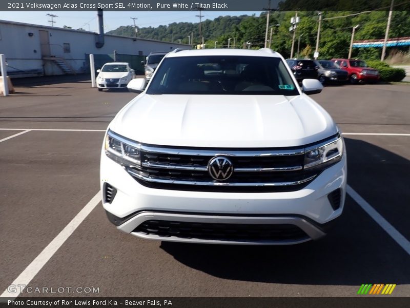 Pure White / Titan Black 2021 Volkswagen Atlas Cross Sport SEL 4Motion