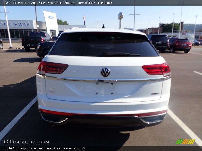 Pure White / Titan Black 2021 Volkswagen Atlas Cross Sport SEL 4Motion