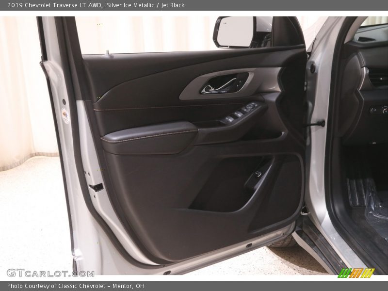 Silver Ice Metallic / Jet Black 2019 Chevrolet Traverse LT AWD