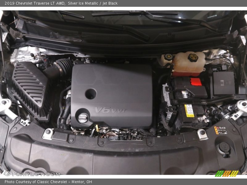 Silver Ice Metallic / Jet Black 2019 Chevrolet Traverse LT AWD