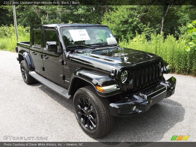 Front 3/4 View of 2022 Gladiator High Altitude 4x4
