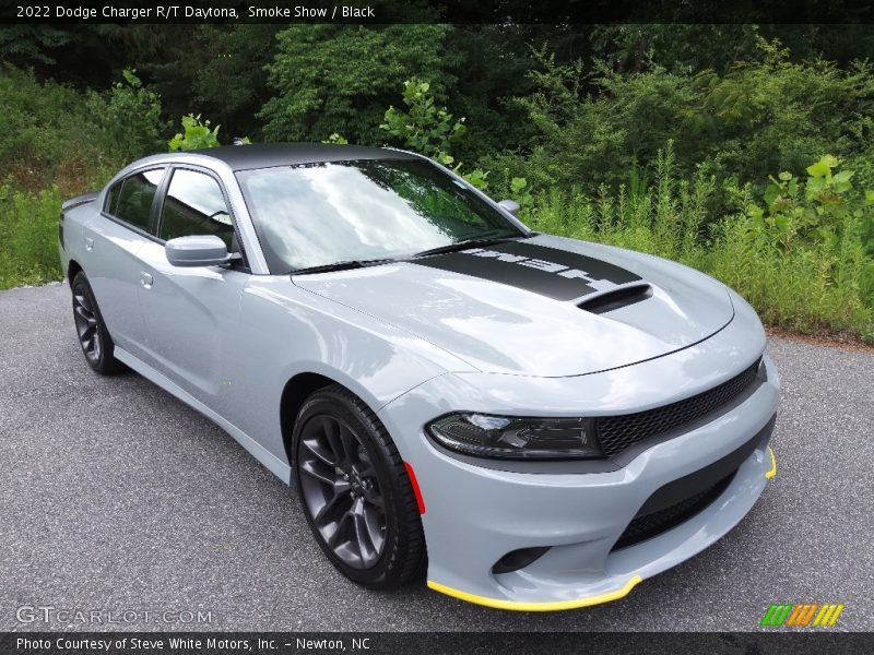 Front 3/4 View of 2022 Charger R/T Daytona
