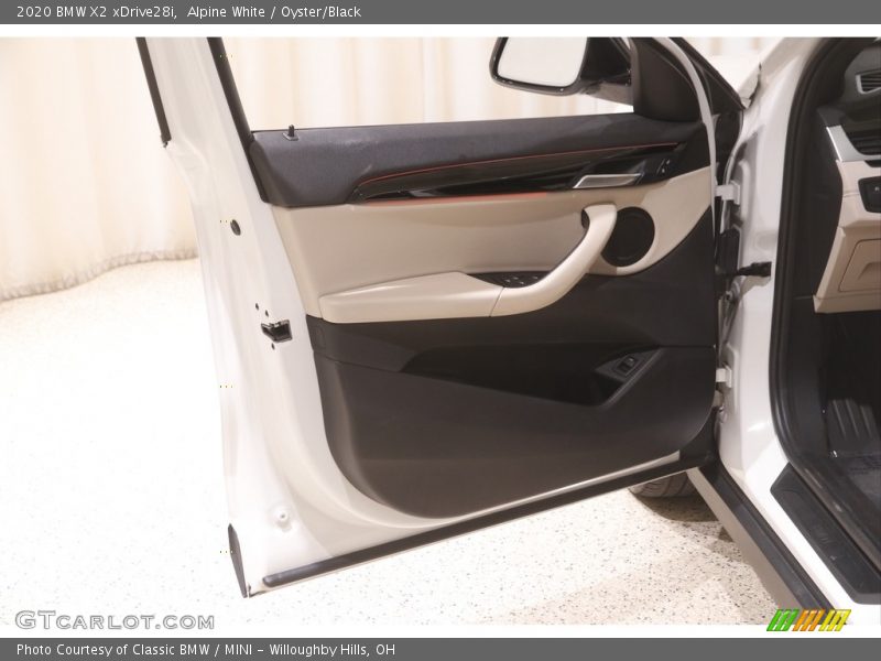 Alpine White / Oyster/Black 2020 BMW X2 xDrive28i