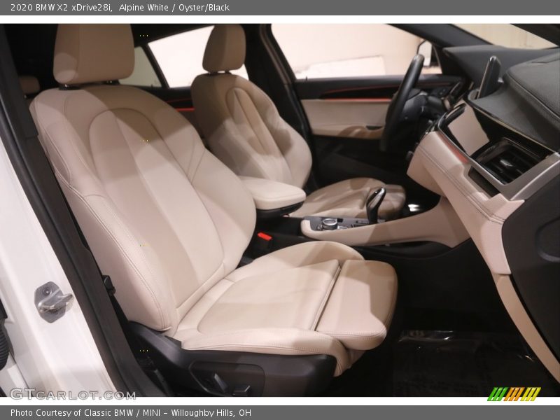 Alpine White / Oyster/Black 2020 BMW X2 xDrive28i