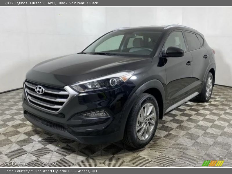 Black Noir Pearl / Black 2017 Hyundai Tucson SE AWD