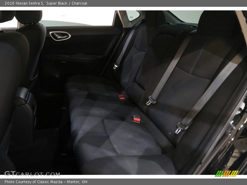 Super Black / Charcoal 2016 Nissan Sentra S