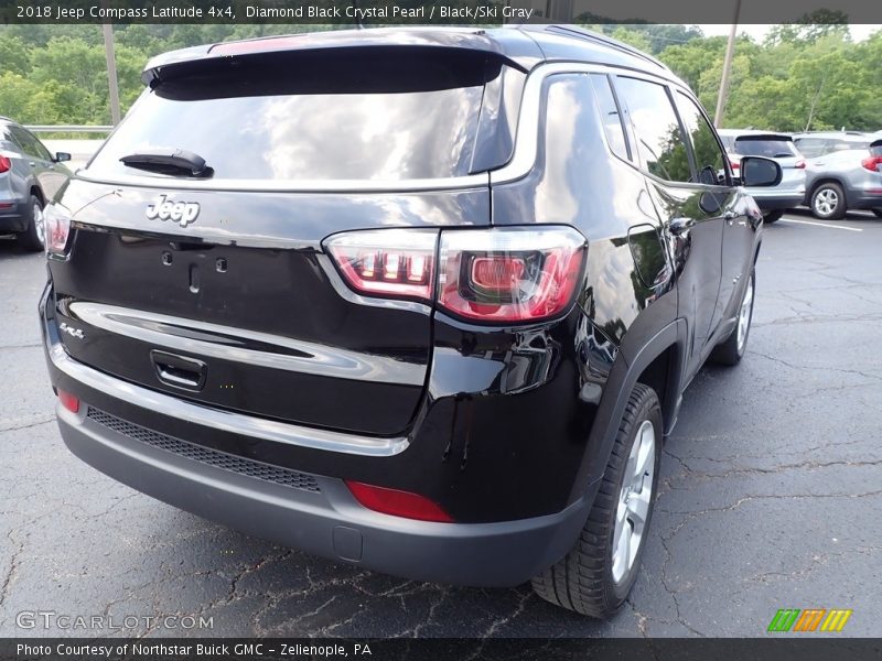 Diamond Black Crystal Pearl / Black/Ski Gray 2018 Jeep Compass Latitude 4x4