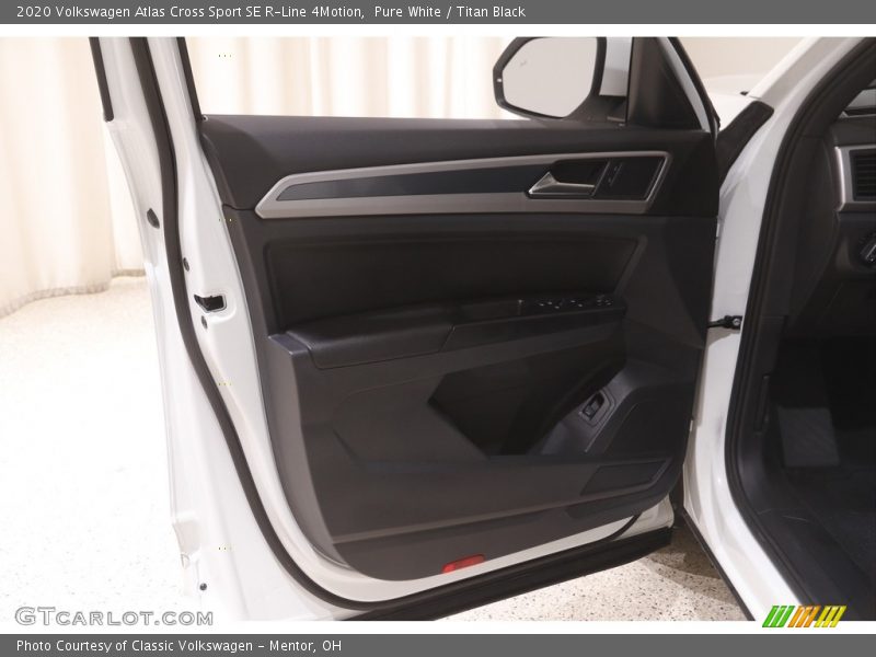 Pure White / Titan Black 2020 Volkswagen Atlas Cross Sport SE R-Line 4Motion