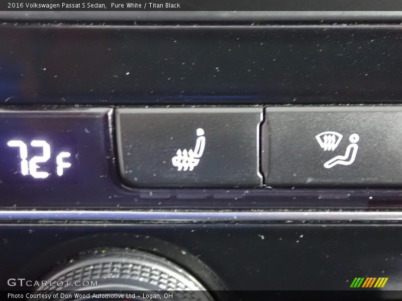 Pure White / Titan Black 2016 Volkswagen Passat S Sedan