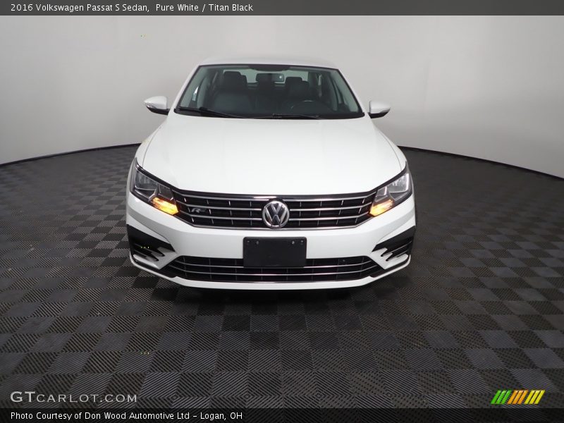 Pure White / Titan Black 2016 Volkswagen Passat S Sedan