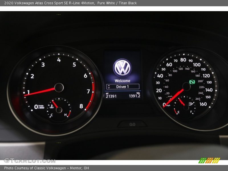 Pure White / Titan Black 2020 Volkswagen Atlas Cross Sport SE R-Line 4Motion