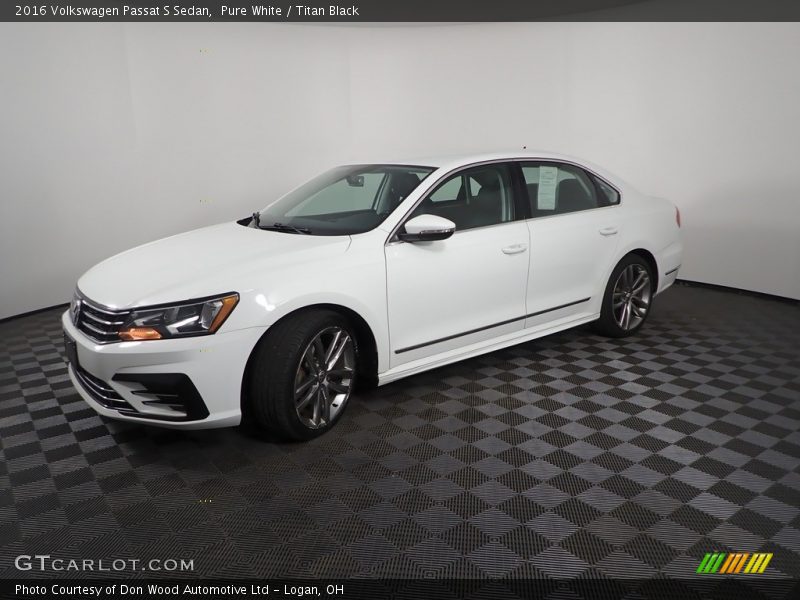 Pure White / Titan Black 2016 Volkswagen Passat S Sedan