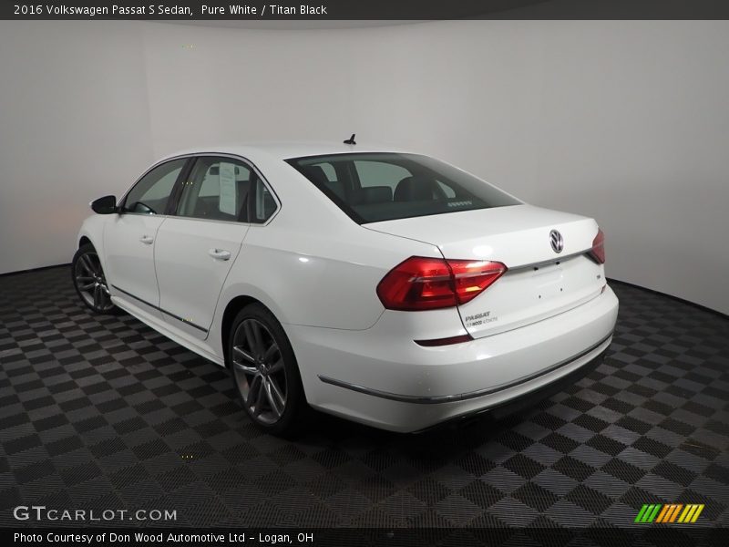 Pure White / Titan Black 2016 Volkswagen Passat S Sedan