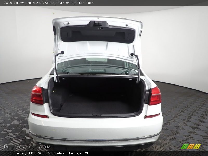 Pure White / Titan Black 2016 Volkswagen Passat S Sedan