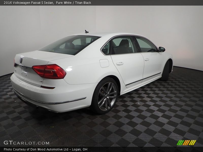 Pure White / Titan Black 2016 Volkswagen Passat S Sedan
