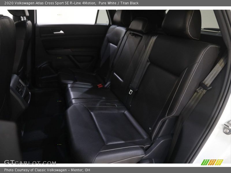 Pure White / Titan Black 2020 Volkswagen Atlas Cross Sport SE R-Line 4Motion
