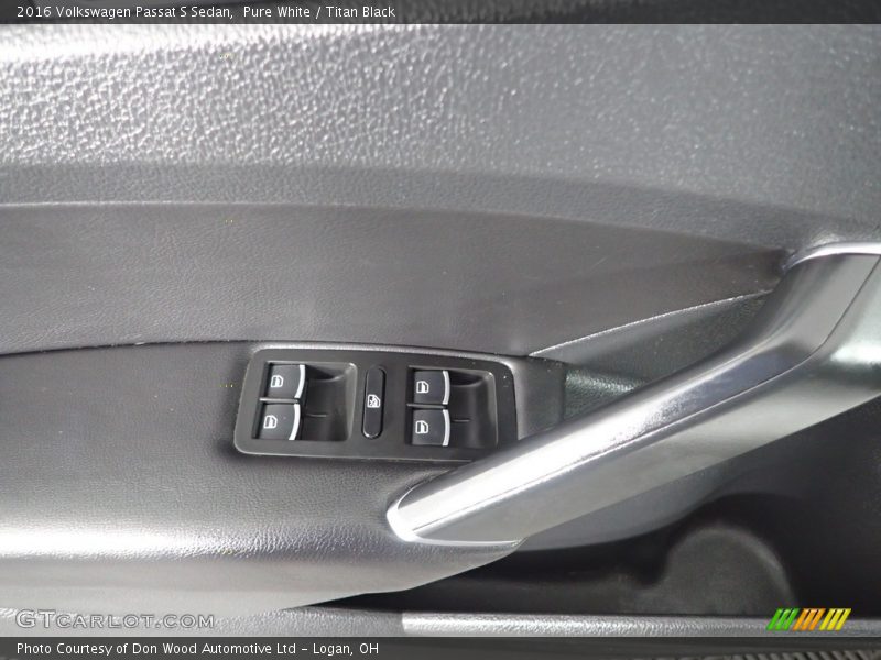 Pure White / Titan Black 2016 Volkswagen Passat S Sedan