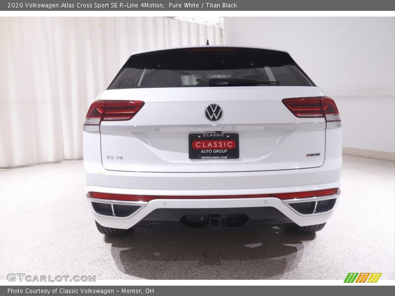 Pure White / Titan Black 2020 Volkswagen Atlas Cross Sport SE R-Line 4Motion