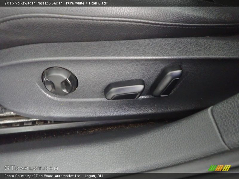 Pure White / Titan Black 2016 Volkswagen Passat S Sedan