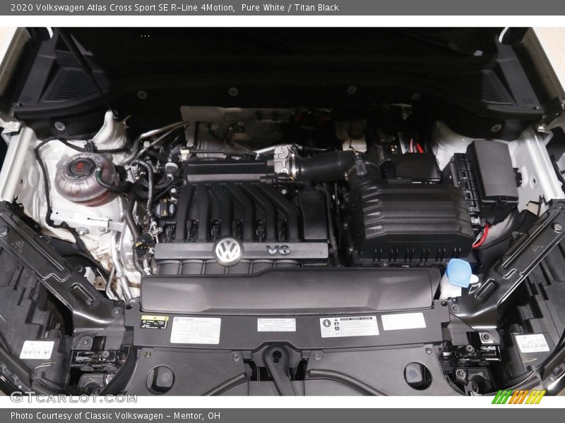 Pure White / Titan Black 2020 Volkswagen Atlas Cross Sport SE R-Line 4Motion