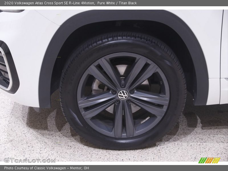 Pure White / Titan Black 2020 Volkswagen Atlas Cross Sport SE R-Line 4Motion