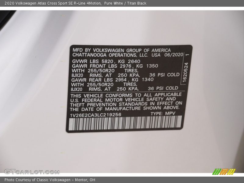 Pure White / Titan Black 2020 Volkswagen Atlas Cross Sport SE R-Line 4Motion