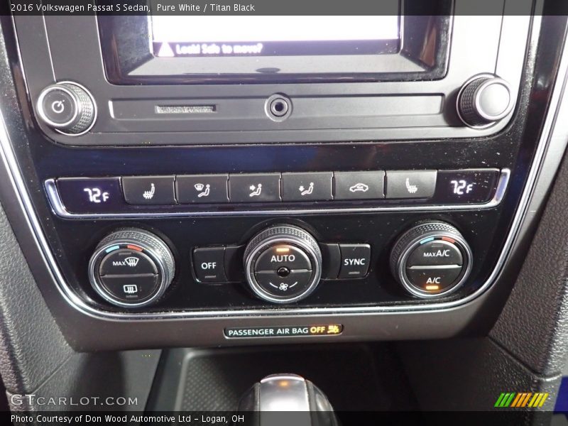 Pure White / Titan Black 2016 Volkswagen Passat S Sedan