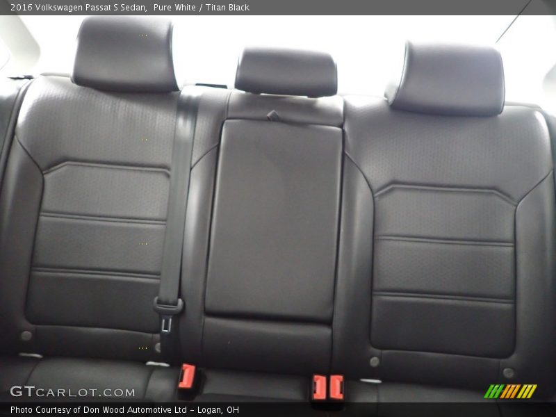 Pure White / Titan Black 2016 Volkswagen Passat S Sedan