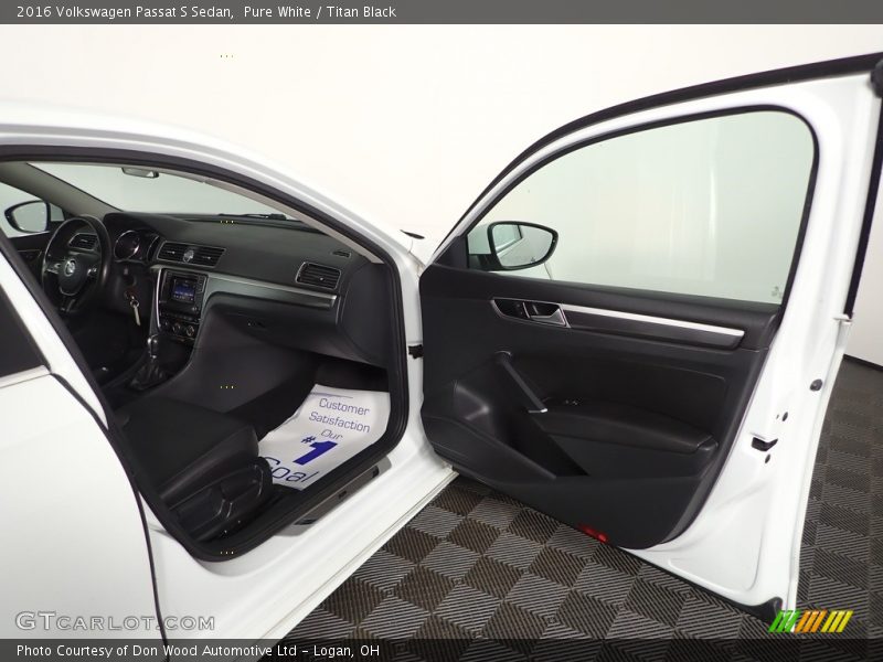 Pure White / Titan Black 2016 Volkswagen Passat S Sedan