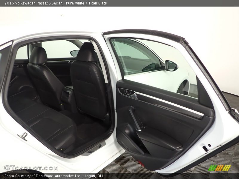Pure White / Titan Black 2016 Volkswagen Passat S Sedan