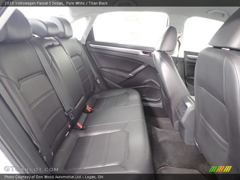 Pure White / Titan Black 2016 Volkswagen Passat S Sedan