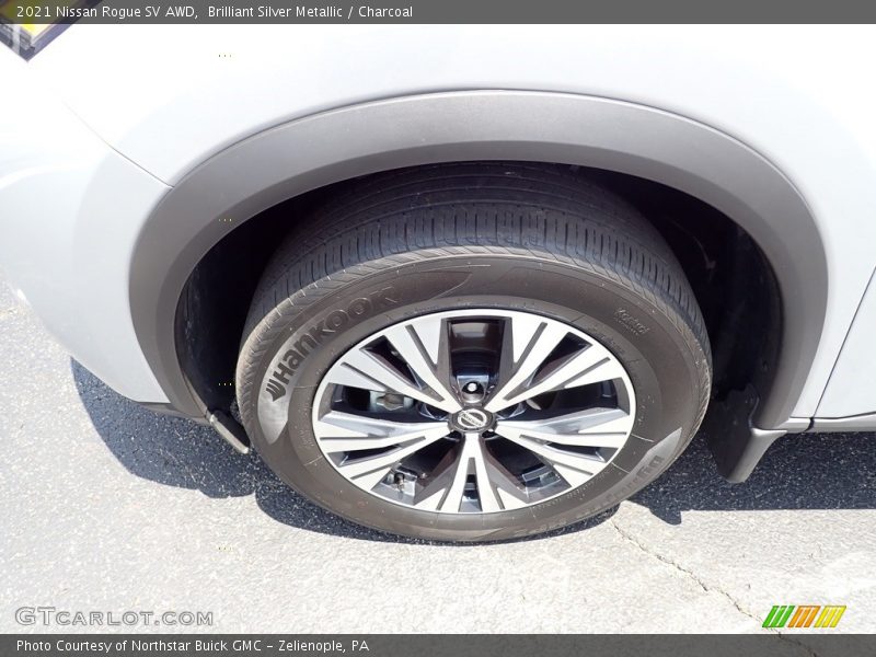 Brilliant Silver Metallic / Charcoal 2021 Nissan Rogue SV AWD