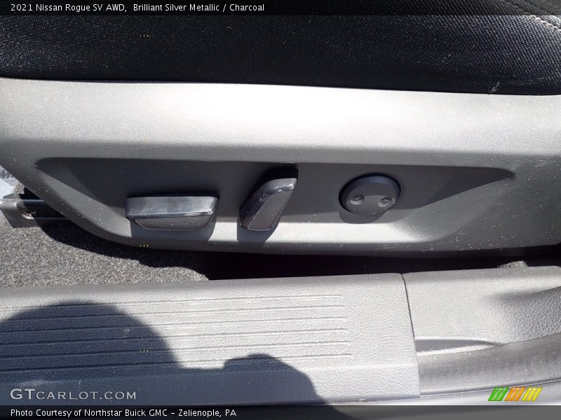 Brilliant Silver Metallic / Charcoal 2021 Nissan Rogue SV AWD