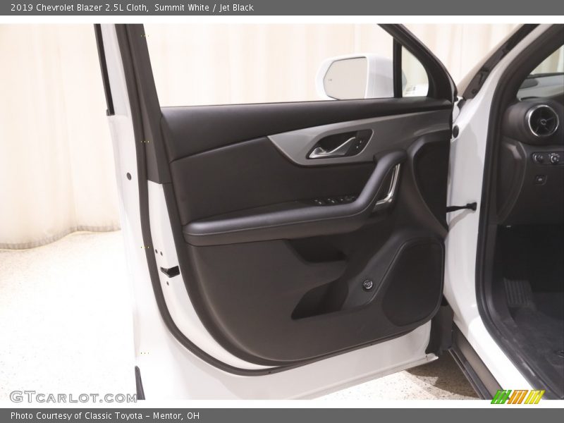 Summit White / Jet Black 2019 Chevrolet Blazer 2.5L Cloth