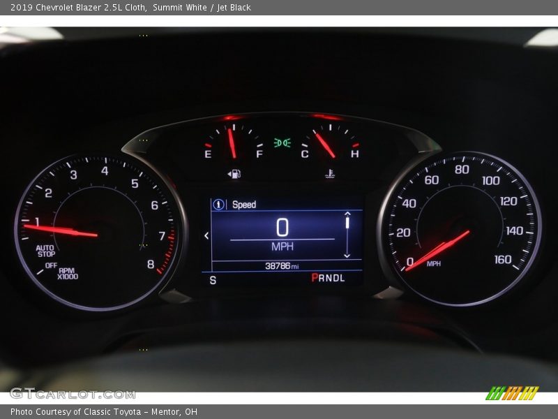 Summit White / Jet Black 2019 Chevrolet Blazer 2.5L Cloth