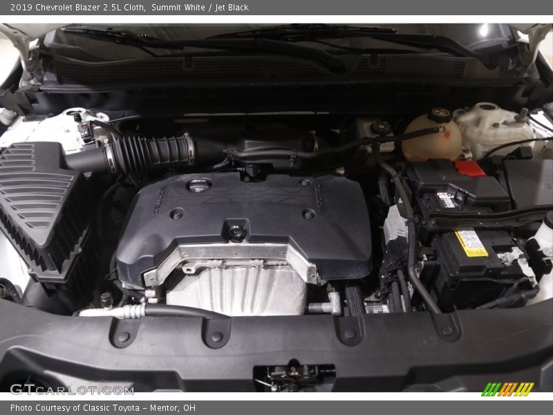 Summit White / Jet Black 2019 Chevrolet Blazer 2.5L Cloth