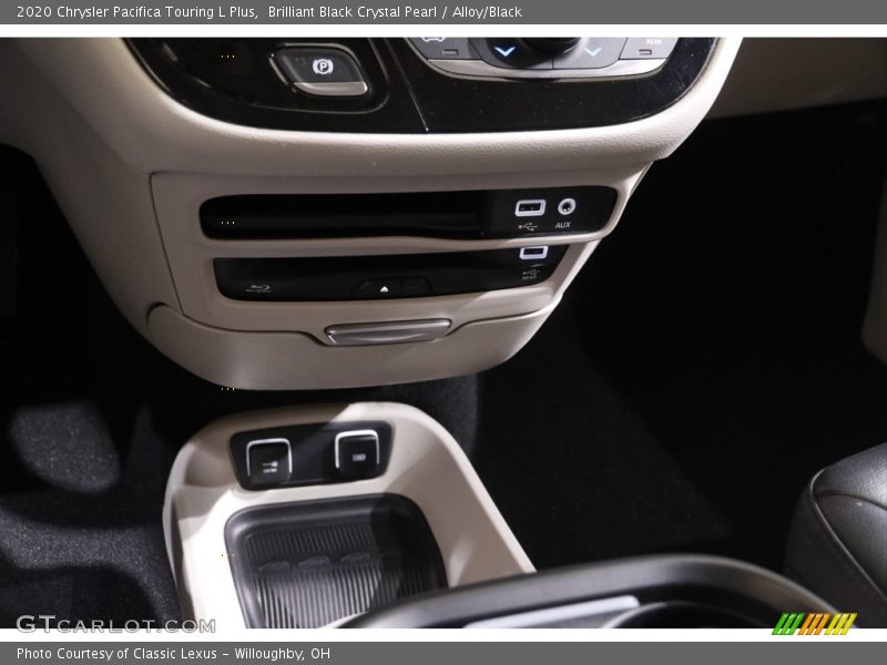 Brilliant Black Crystal Pearl / Alloy/Black 2020 Chrysler Pacifica Touring L Plus